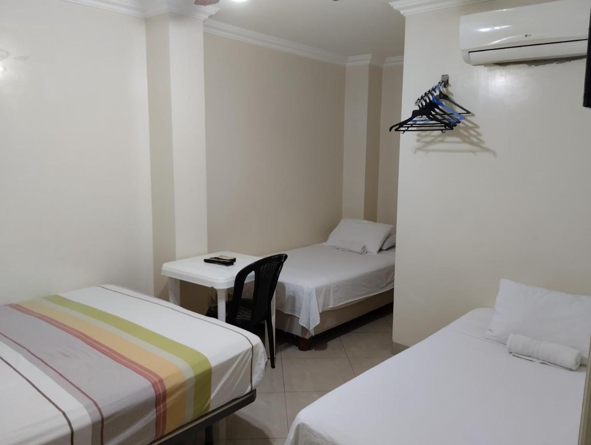 Hotel Jeshua Simmonds